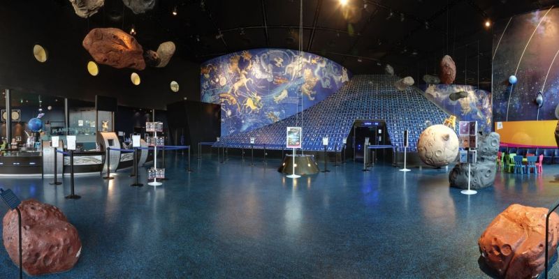 Visit the Montpellier Planetarium